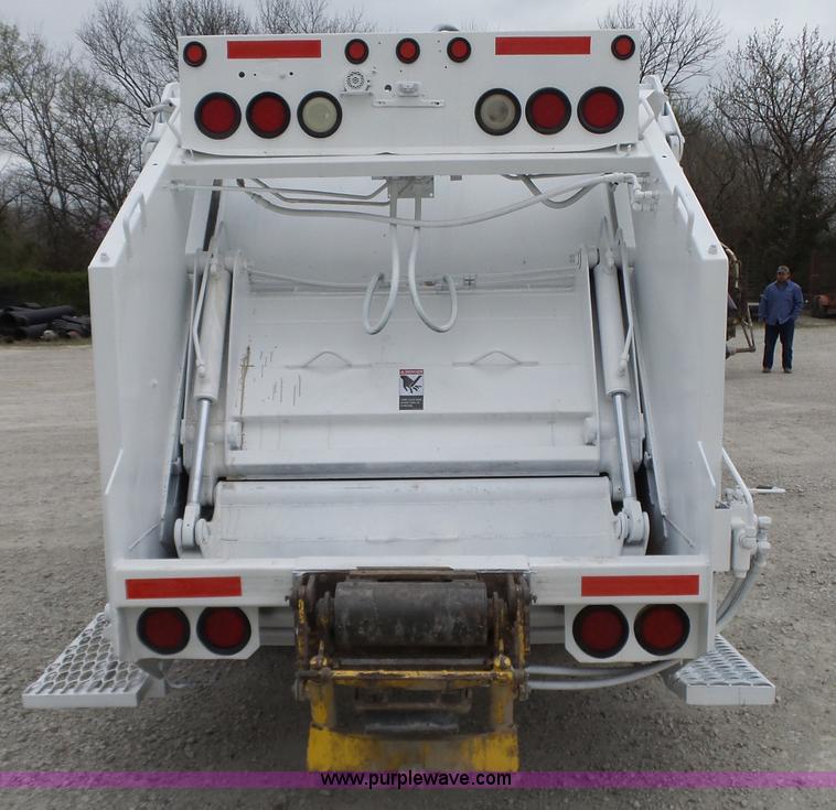 image for item L6296 2000 Isuzu W4500 refuse truck