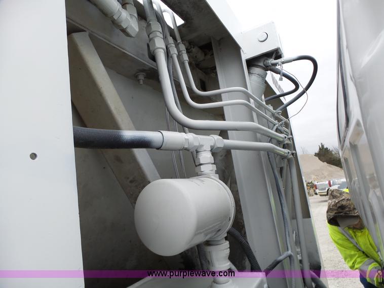 image for item L6296 2000 Isuzu W4500 refuse truck