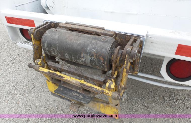 image for item L6296 2000 Isuzu W4500 refuse truck