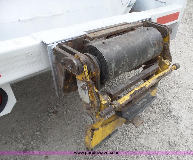 image for item L6296 2000 Isuzu W4500 refuse truck