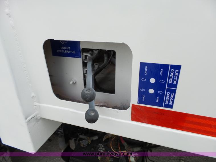 image for item L6296 2000 Isuzu W4500 refuse truck