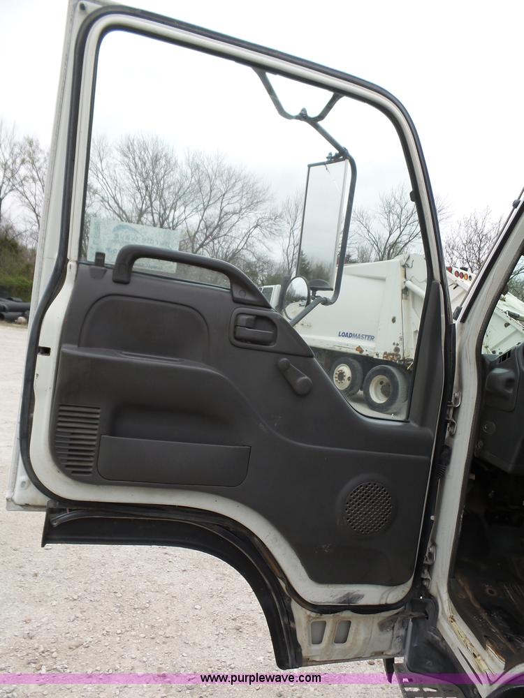 image for item L6296 2000 Isuzu W4500 refuse truck