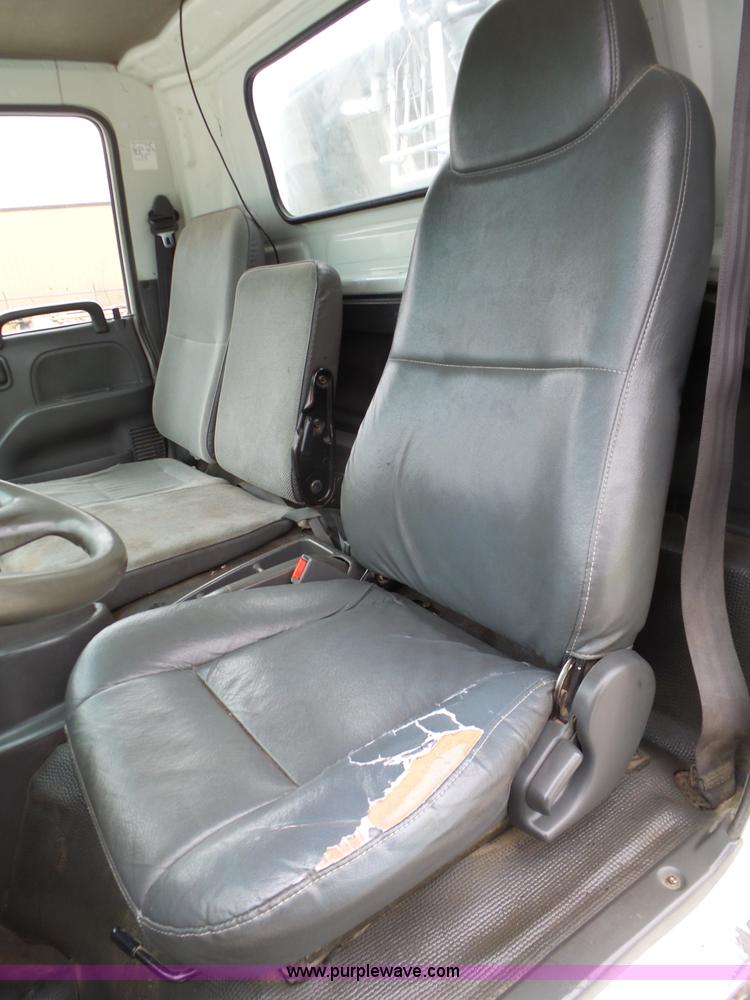 image for item L6296 2000 Isuzu W4500 refuse truck