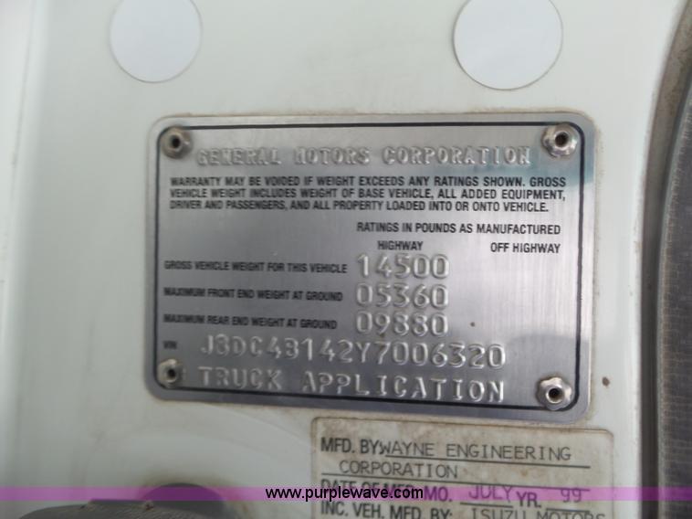 image for item L6296 2000 Isuzu W4500 refuse truck