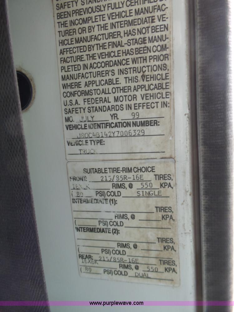 image for item L6296 2000 Isuzu W4500 refuse truck