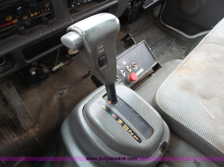 image for item L6296 2000 Isuzu W4500 refuse truck