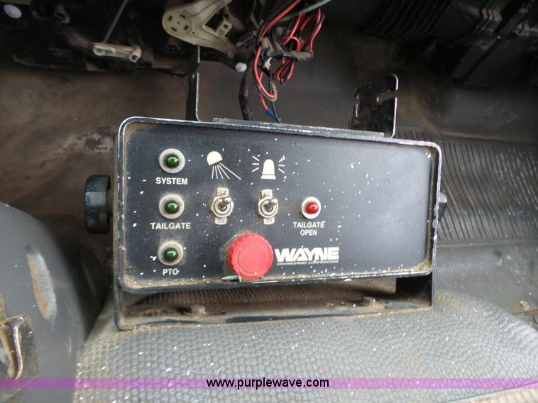 image for item L6296 2000 Isuzu W4500 refuse truck