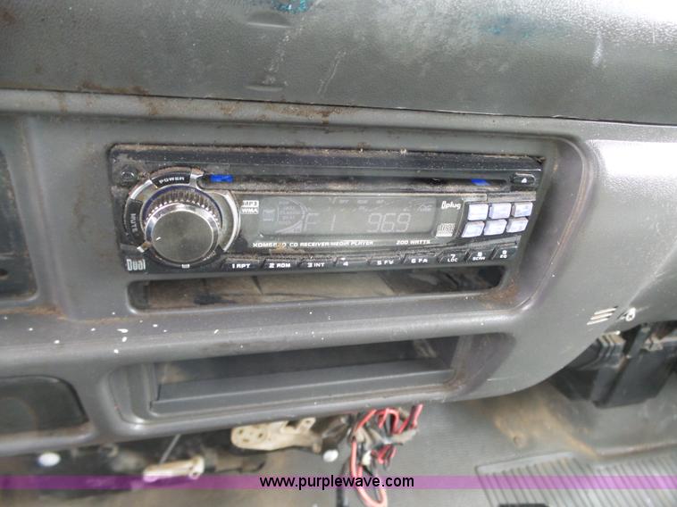 image for item L6296 2000 Isuzu W4500 refuse truck