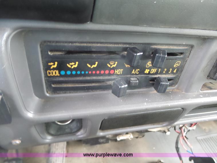 image for item L6296 2000 Isuzu W4500 refuse truck