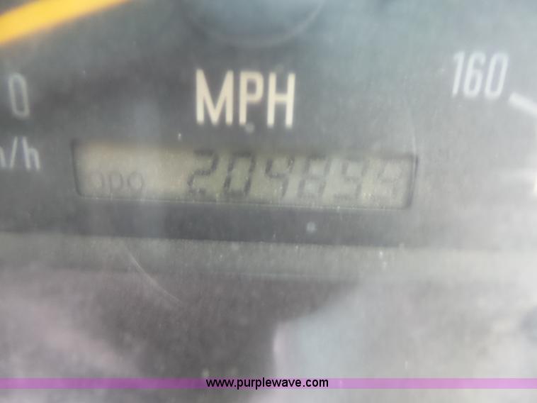 image for item L6296 2000 Isuzu W4500 refuse truck