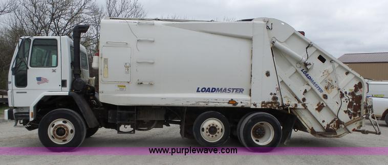 image for item L6297 2002 Sterling SC8000 refuse truck