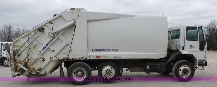 image for item L6297 2002 Sterling SC8000 refuse truck