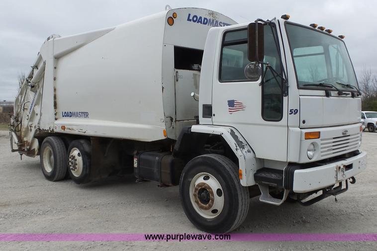 image for item L6297 2002 Sterling SC8000 refuse truck
