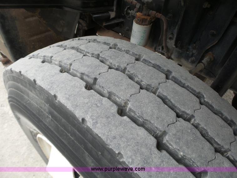 image for item L6297 2002 Sterling SC8000 refuse truck