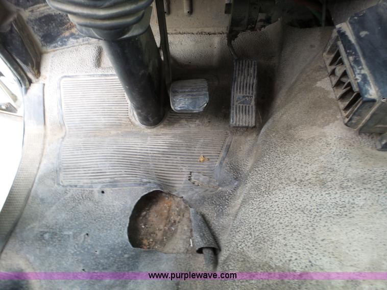 image for item L6297 2002 Sterling SC8000 refuse truck