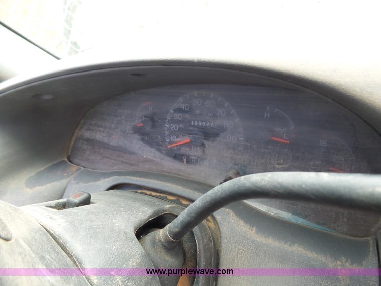 image for item L6834 1998 Ford F150 pickup truck