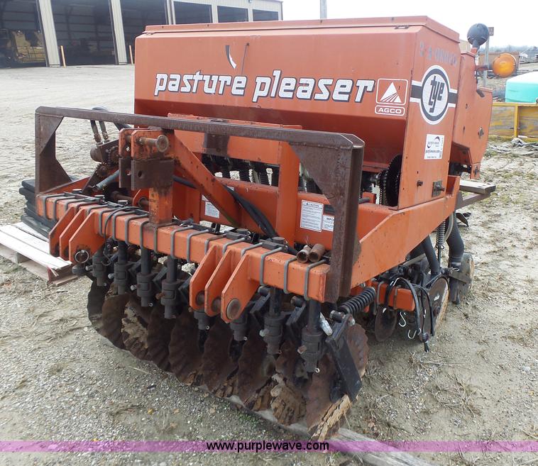 image for item L7201 AGCO seed drill