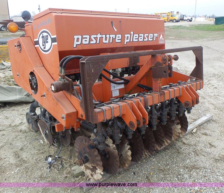 image for item L7201 AGCO seed drill