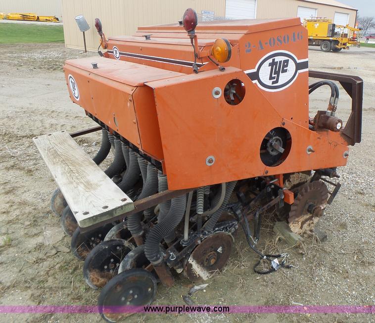 image for item L7201 AGCO seed drill