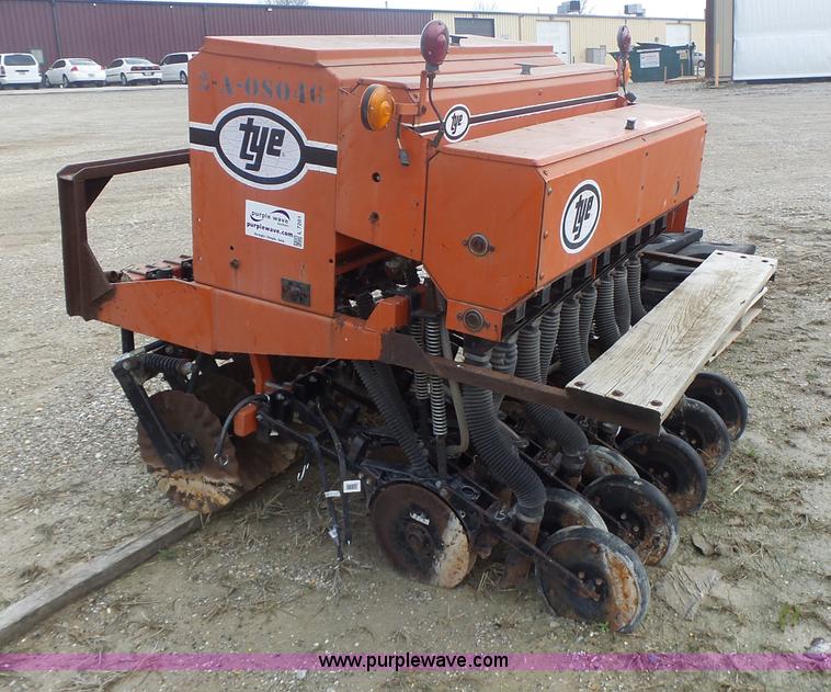 image for item L7201 AGCO seed drill