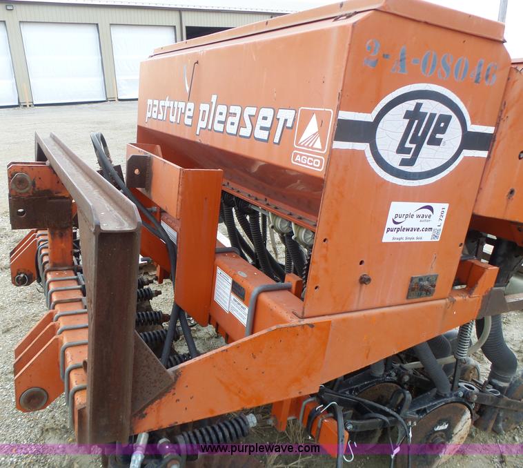 image for item L7201 AGCO seed drill