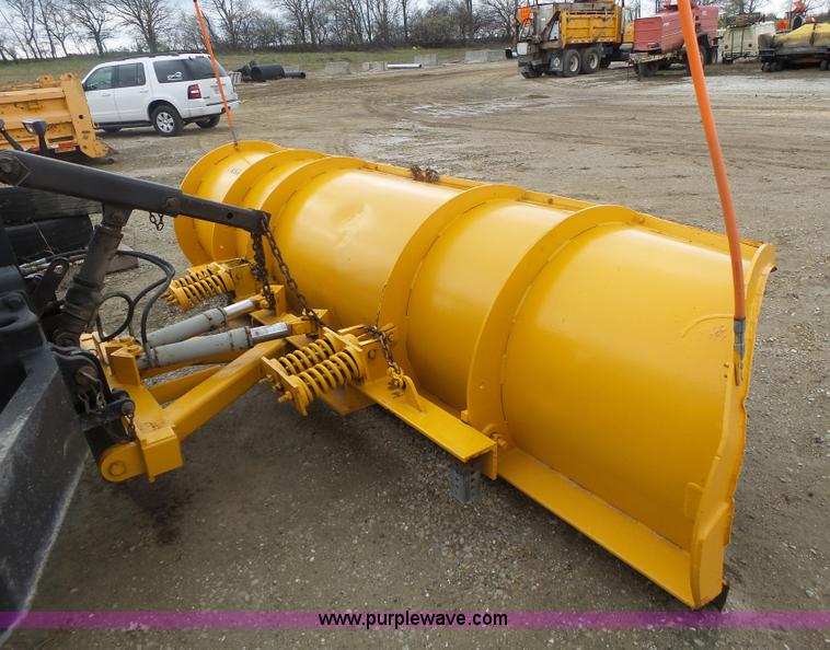 image for item L7206 2004 International 7400 dump truck