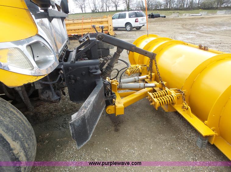 image for item L7206 2004 International 7400 dump truck