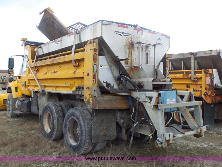 image for item L7206 2004 International 7400 dump truck