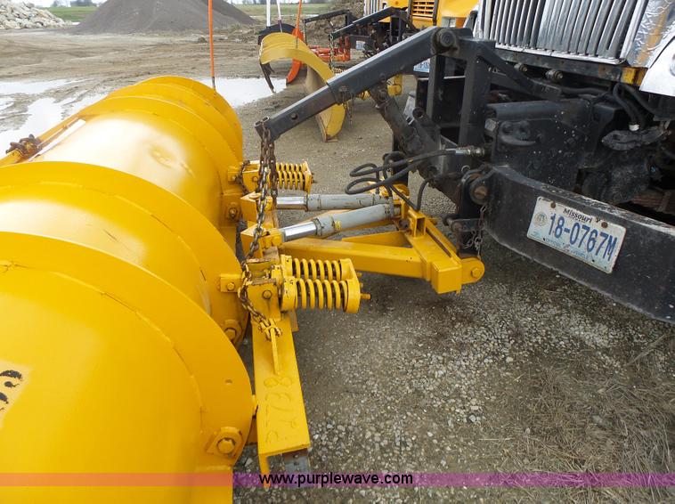 image for item L7206 2004 International 7400 dump truck