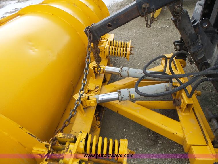 image for item L7206 2004 International 7400 dump truck