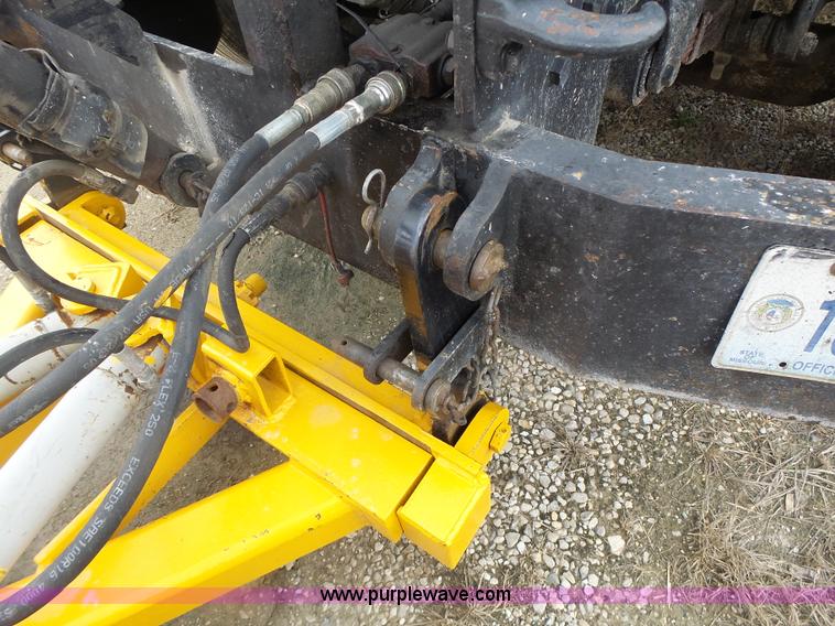 image for item L7206 2004 International 7400 dump truck