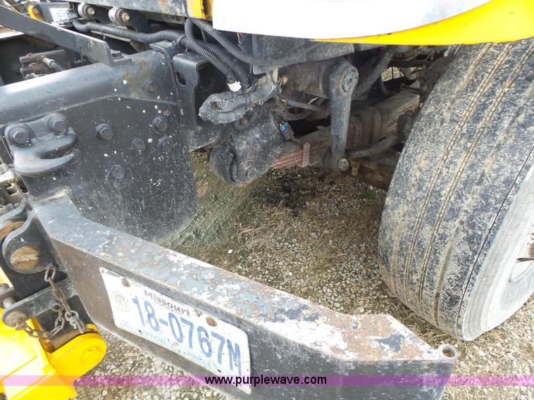 image for item L7206 2004 International 7400 dump truck