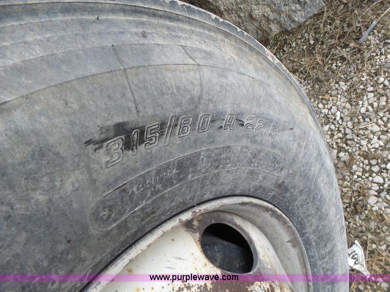 image for item L7206 2004 International 7400 dump truck