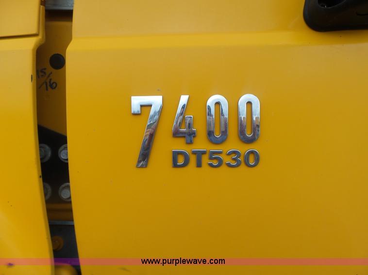 image for item L7206 2004 International 7400 dump truck