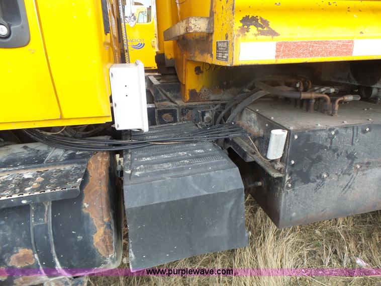 image for item L7206 2004 International 7400 dump truck