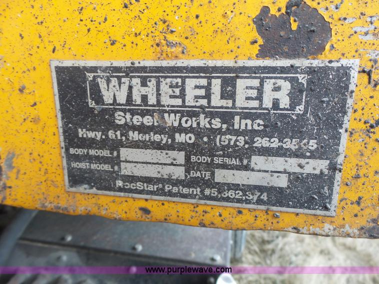 image for item L7206 2004 International 7400 dump truck