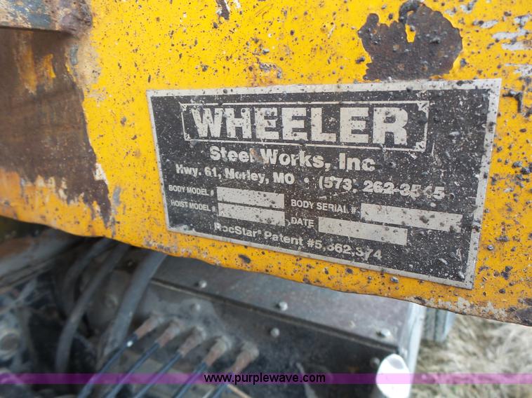 image for item L7206 2004 International 7400 dump truck