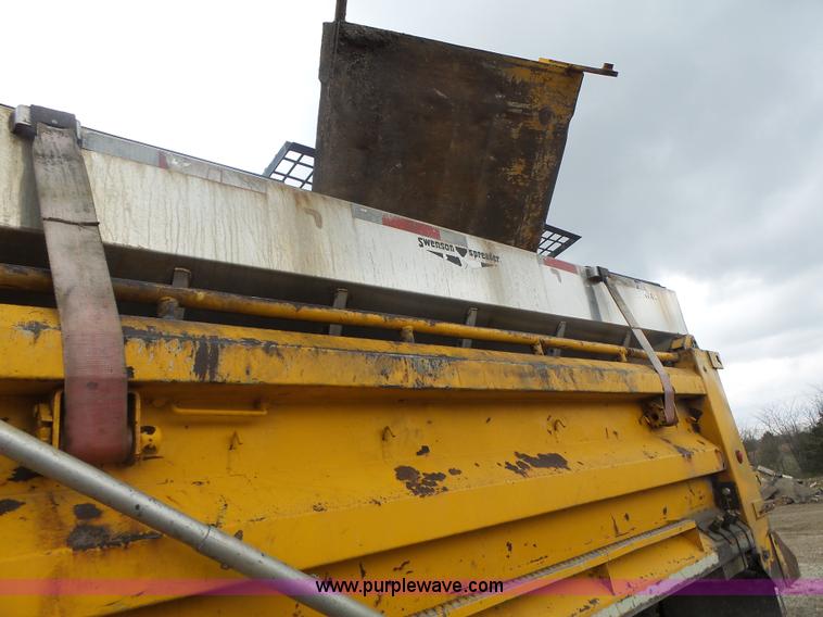 image for item L7206 2004 International 7400 dump truck