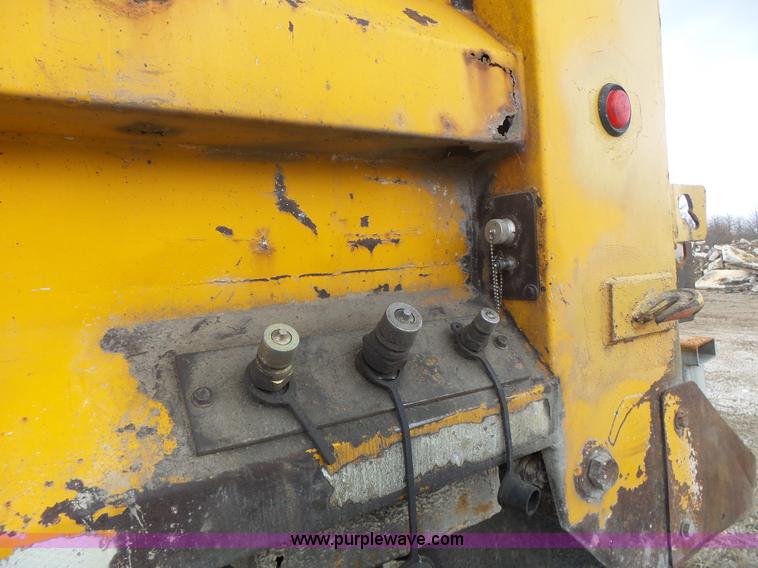 image for item L7206 2004 International 7400 dump truck