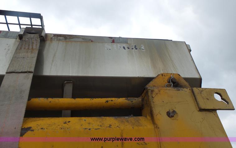 image for item L7206 2004 International 7400 dump truck