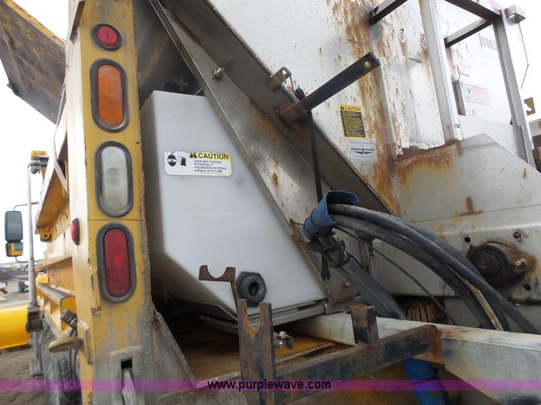 image for item L7206 2004 International 7400 dump truck