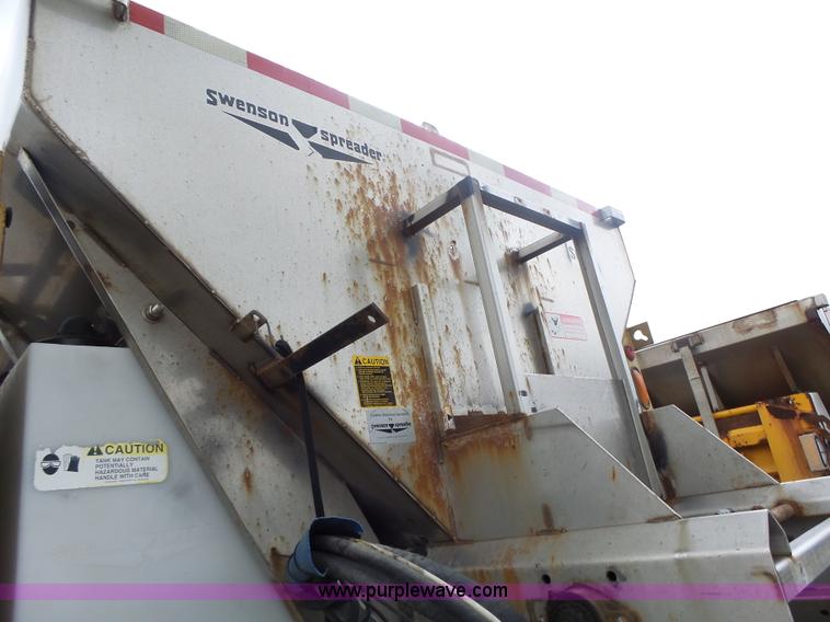 image for item L7206 2004 International 7400 dump truck