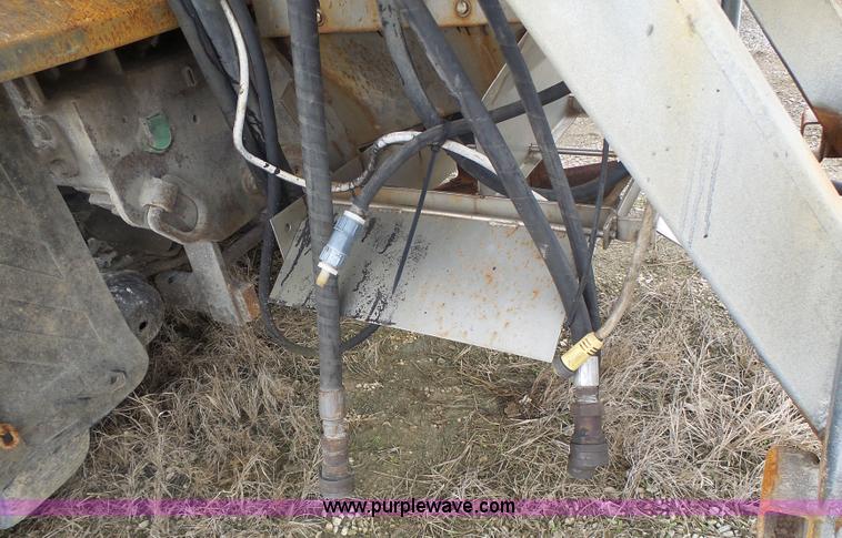 image for item L7206 2004 International 7400 dump truck