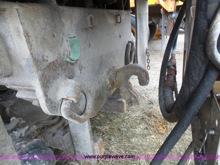 image for item L7206 2004 International 7400 dump truck