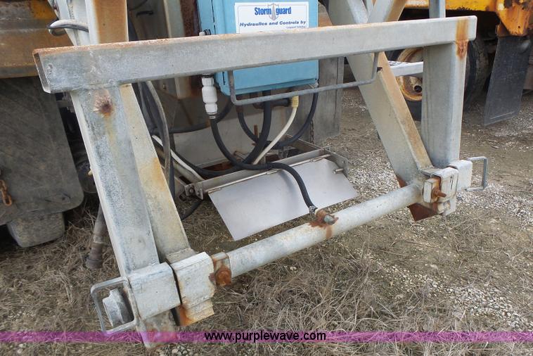 image for item L7206 2004 International 7400 dump truck