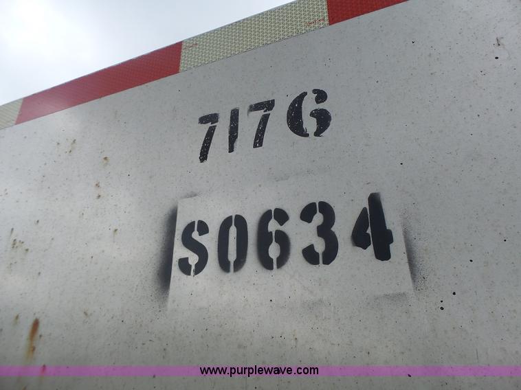 image for item L7206 2004 International 7400 dump truck