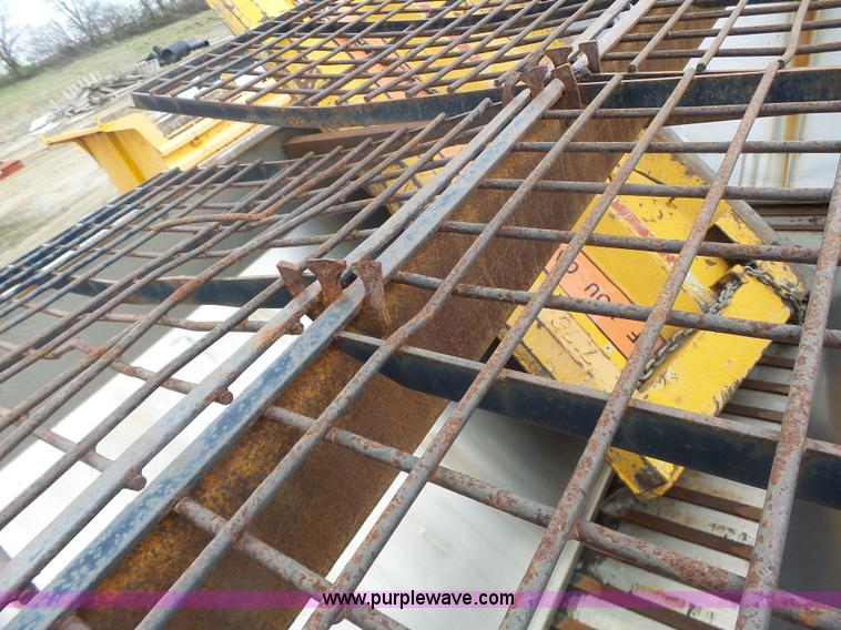 image for item L7206 2004 International 7400 dump truck