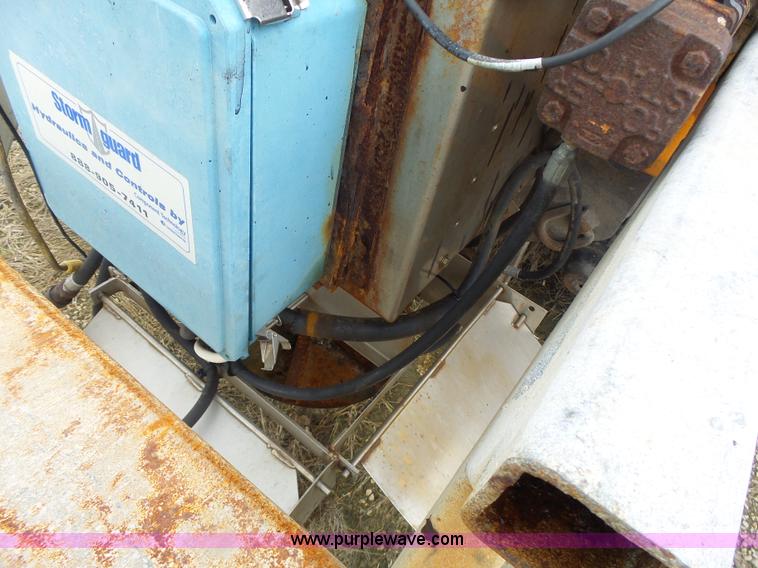 image for item L7206 2004 International 7400 dump truck