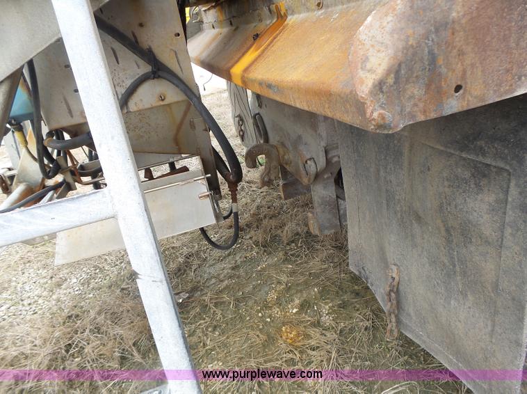 image for item L7206 2004 International 7400 dump truck