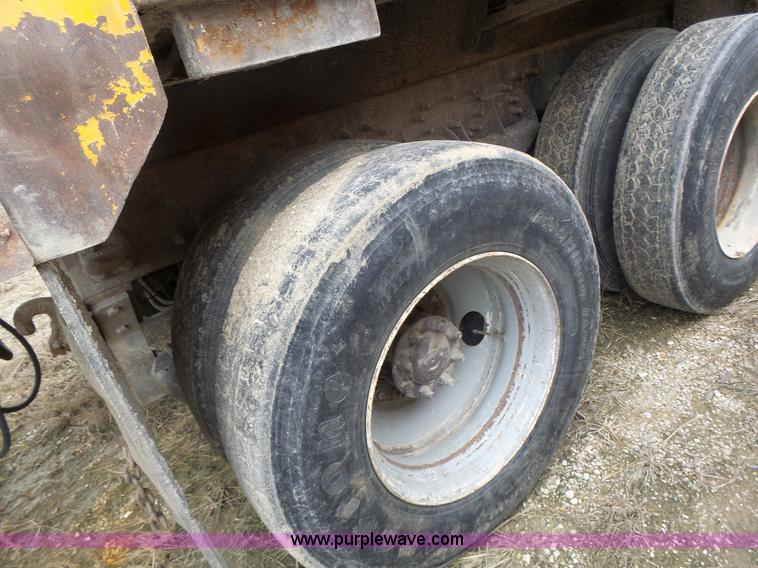 image for item L7206 2004 International 7400 dump truck